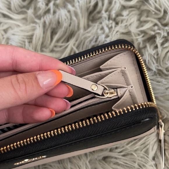 Kate Spade Wallet - Picture 8 of 9